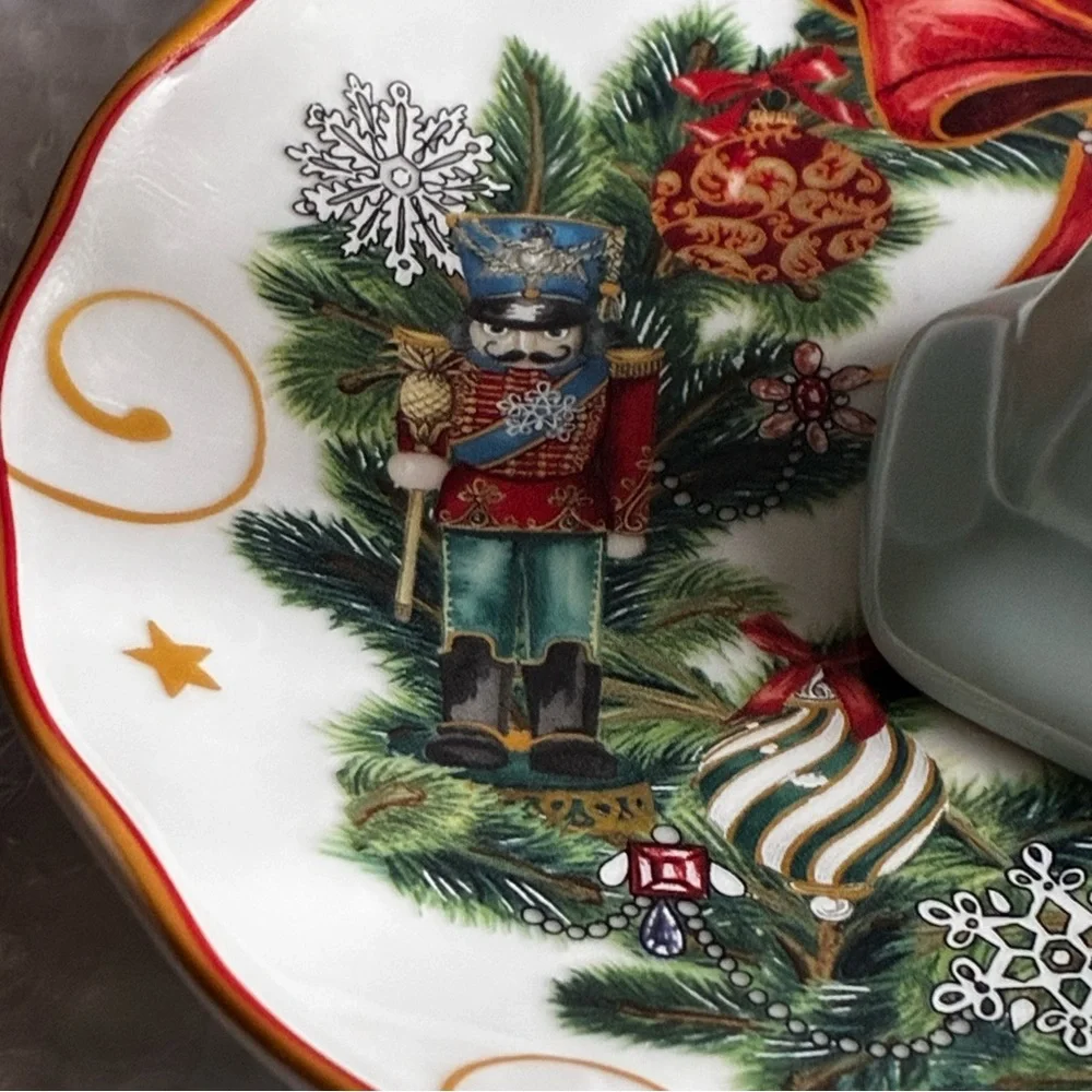 Williams Sonoma Elegant White Ceramic Footed Cake Pedestal Plate Xmas